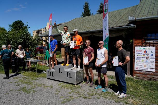 A 12,4 kilométeres táv férfi bajnokai.