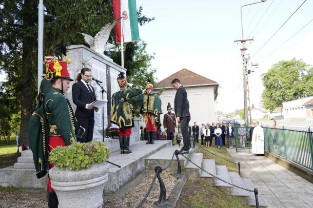 A Fidesz-Magyar Polgári Szövetség és a KDNP közösen emlékezett meg a hősökről.