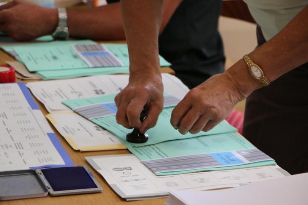 A nemzetiségi választók az egyebek mellett három zöld színű szavazólapot kaptak, amelyhez zöld boríték járt.