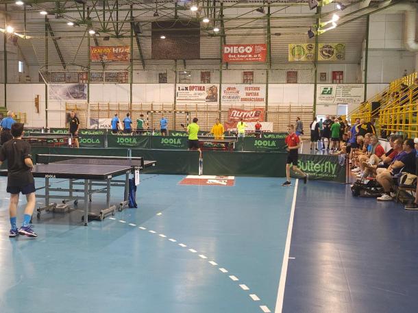 Asztalitenisz meccsek zajlanak a Marosi István Városi Sportcsarnokban.