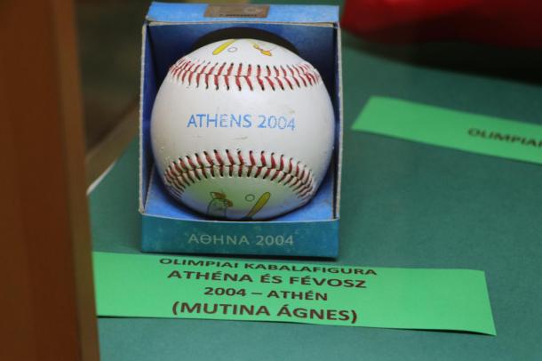 Athens 2004 felirat a labdán.