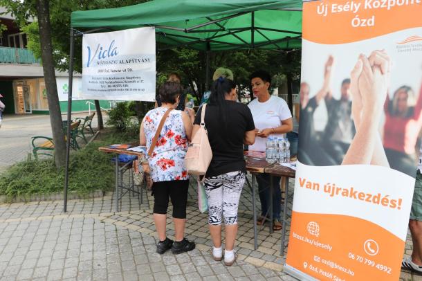 Kitelepült a KEF, azaz az Ózdi Kábítószerügyi Egyeztető Fórum tagszervezeteivel közösen a Városház térre.