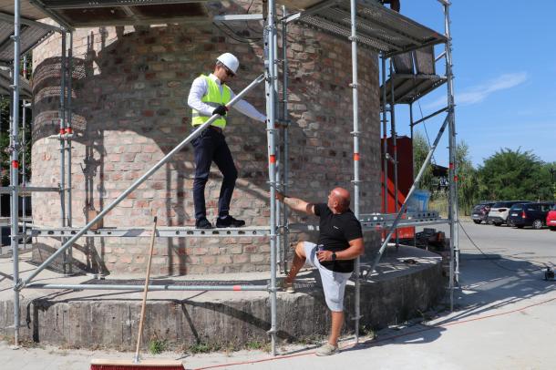 Janiczak Dávid és Tóth Károly beszélget.