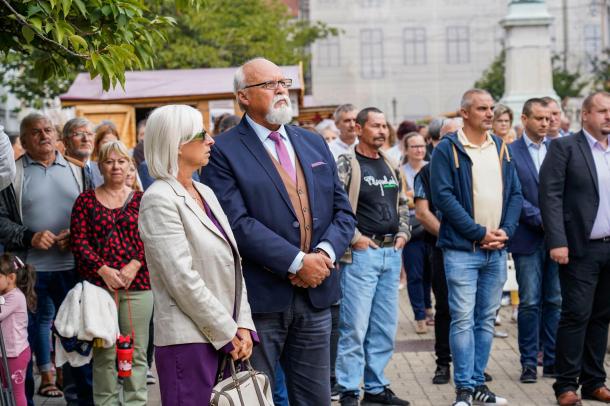 Riz Gábor országgyűlési képviselő, miniszteri biztos is tiszteletét tett a kiállításon.