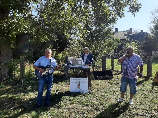 A Roma Nemzetiségi Kulturális Nap egyik fellépője volt a Kék Sirály Zenekar..