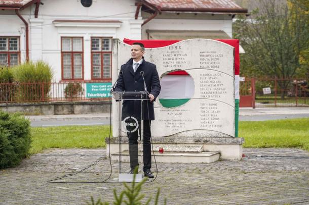 Ünnepi beszédet mond Janiczak Dávid.