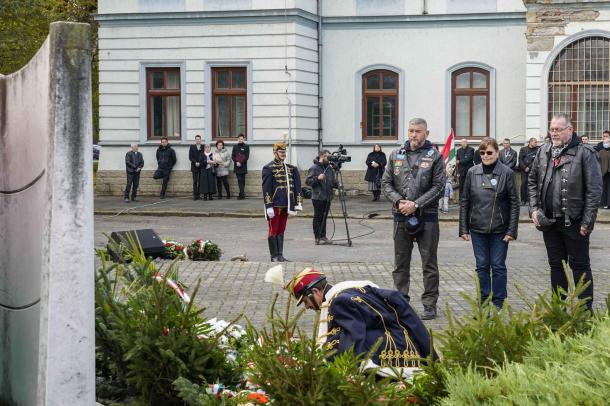 A Gömöri Motoros Baráti Társaság képviselői is tisztelegtek az 56-os mártirok emléke előtt.