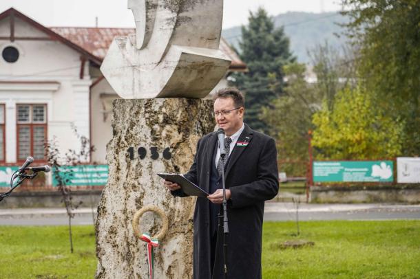 Bukovinszky Zsolt az ÓMÉK ügyvezető igazgatója köszönti a megjelenteket.