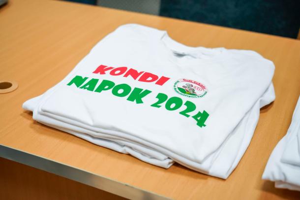 Kondi Napok 2024 feliratú pólók.