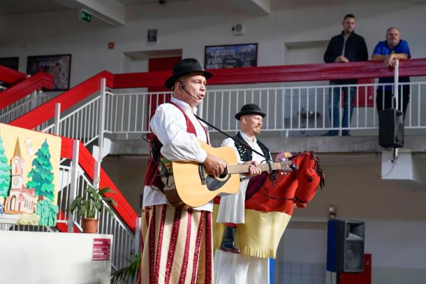 A Vaga Banda Gólyalábasok nem először járnak Ózdon.