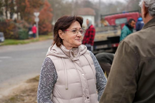 Kellóné Mezőtúri Márta területi képviselő a bejáráson.