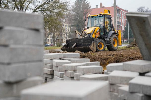 Markoló a Bolyky Tamás út mellett.