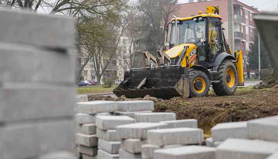 Ózdi építkezést bemutató kép